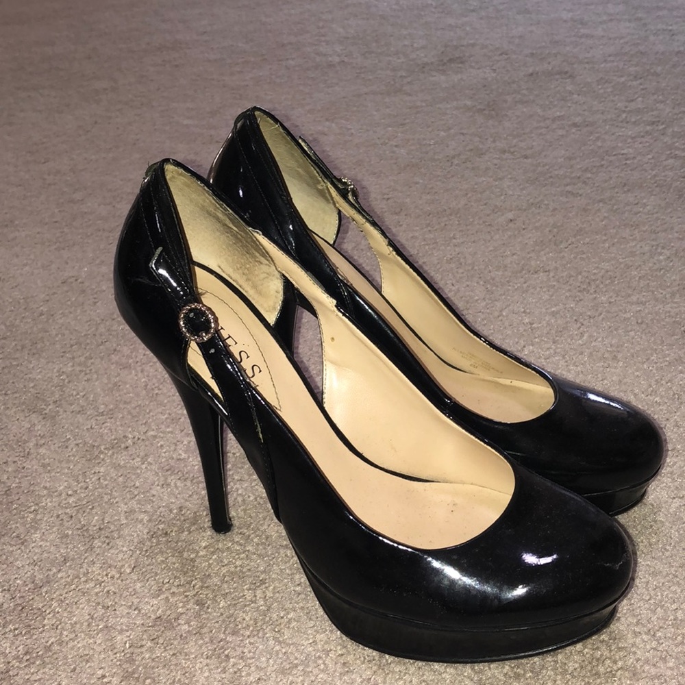 Black Pumps